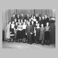 094-1002 Gesangverein der Landsmannschaft Ostpreussen in Itzehoe. Letzte Reihe, dritte von rechts, Gertrud Hermes, geb. Louis aus Schirrau.jpg